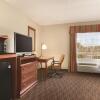 Отель Hampton Inn & Suites Greenfield, фото 7