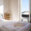 Отель Home Of The Poet, 3-bed 3-bath River Views, фото 6