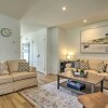 Отель Stylish Family Townhome: 1 Mi to Beach & Boardwalk, фото 4