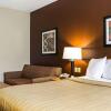 Отель Quality Suites Near West Acres, фото 18