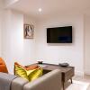 Отель Modern Queen Street Apartment In The Heart Of Town 5, фото 2