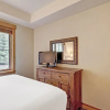 Отель Ski-in 2br  W/luxe Decor Steps To Winter Activities 2 Bedroom Townhouse by RedAwning, фото 4