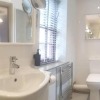 Отель 1700s Canalside Cottage Sleeps up to 12 Guests, фото 9