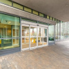 Отель Modern Bright 1Br+Den Unit Downtown, фото 13
