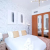Отель The Waves Exude Luxury 1 BR Waterfront, фото 15