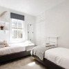 Отель Modern Family Home in London Close to Amenities and Train, фото 1