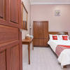 Отель OYO Home 90448 Nurbayu Guest House, фото 6