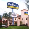 Отель Regency Inn & Suites, фото 1
