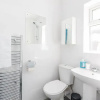 Отель Charming 3-bed Apartment in Romford, фото 9
