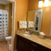 Отель TownePlace Suites Orlando at FLAMINGO CROSSINGS® Town Center/Western Entrance, фото 10