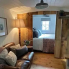 Отель Cornwall Woodland Dog Friendly Shepherd's Hut, фото 6