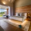 Отель Carana Beach Hotel, фото 2
