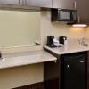 Отель Holiday Inn Express and Suites Indianapolis W- Airport Area, an IHG Hotel, фото 26