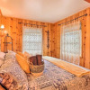Отель Wrightwood Cabin w/ Cozy Interior!, фото 2