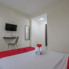 Отель Reddoorz Plus Near Syamsudin Noor Airport, фото 14