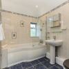 Отель The West Byfleet Place - Modern 3bdr House With Garden, фото 10