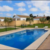 Отель Bungalow en complejo I, con piscina compartida, фото 6
