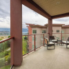 Отель Corner Unit w Large Deck & Amazing View, фото 23