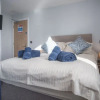 Отель Ocean Cabins No. 12 @ The Square - Saundersfoot, фото 4