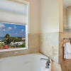 Отель Blue Water Escape 3 Bedroom Villa by RedAwning, фото 9