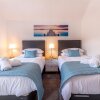 Отель Farningham Road - 2 Bedrooms - Guest Homes в Катерхэм