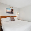 Отель Cape Suites Room 2 - Free Parking! 2 Bedroom Hotel Room by RedAwning, фото 2