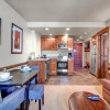Отель K B M Resorts- Cbi-207 Upgraded 1bd, Wood Fireplace, Full Kitchen, Wifi, Walk to Slopes!, фото 8