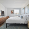 Отель Modern 3 BR Loft -shared Deck - gym - Mins to NYC, фото 4