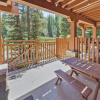 Отель Spacious Town Home, Short Walk to Lifts, Private Hot Tub - 144C by Redawning, фото 17
