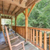 Отель Creekside Romance - One Bedroom Cabin, фото 4