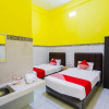 Отель OYO 1427 Azzahra Guest House Syariah, фото 5