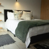 Отель VillaZek a modern 2 bedroom open- plan apartment with parking, фото 5