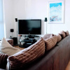 Отель Modern Apartment With Balcony, фото 1