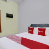 Отель OYO 92521 Guest House Inayah Syariah, фото 5