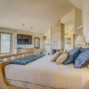 Отель Skyway-extravagant & Luxury Views W/deck & Bar, фото 4