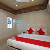Отель OYO 14373 Shree Krishna Hotel, фото 4