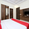 Отель OYO 13373 Hotel Royal star, фото 4