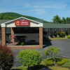 Отель Clarion Inn & Suites at the Outlets of Lake George, фото 1
