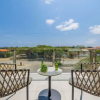 Отель NEW Modern 2BR 2BA Condo w Gym Pool BBQ Parking, фото 8