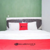 Отель RedDoorz near Juanda International Airport 2, фото 19