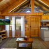 Отель Cozy Studio Log Cabin in the heart of Pigeon Forge. Hot Tub. Honeymoon! Sleeps 2, фото 2
