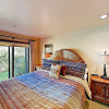Отель Lodge-inspired Lakeside - Walk To Lifts! 3 Bedroom Townhouse, фото 12