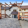 Отель Cozy Studio with Panoramic Mountain View, фото 1