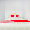 Отель OYO 1906 Zhafira Guest House Syariah, фото 11