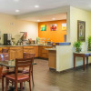 Отель Quality Inn & Suites Bloomington I-55 and I-74, фото 17