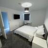 Отель Double Room with Private Bathroom in Basingstoke, фото 6