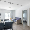 Отель Rio Gardens - Sunny 1-bdr Apt w Balcony, фото 3