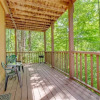 Отель Smoky View Chalet, 2 Bedrooms, Pool Table, Foosball, Pool Access, Sleeps 6, фото 4