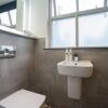 Отель Spacious Contemporary 2Br Apartment Central Ambleside Parking, фото 6