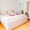 Отель Sunny Flat w h Balcony and Homey Feel Near Metro, фото 5